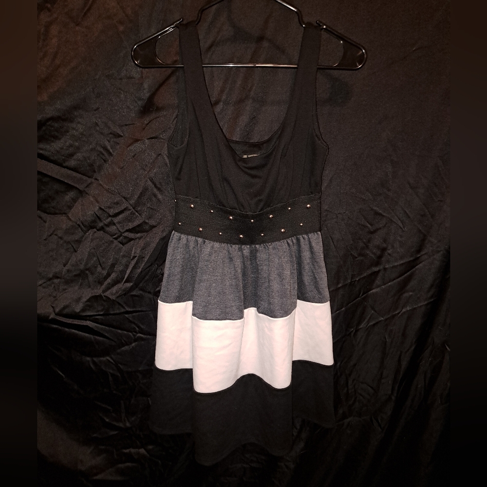 Color Block Dress - Picture 5 of 7